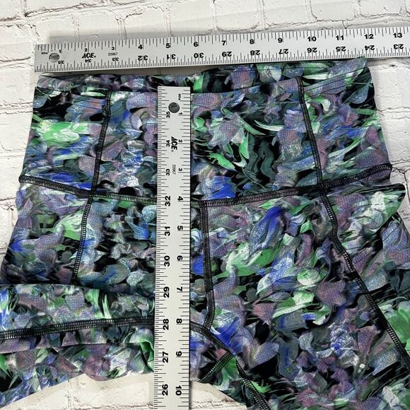 2 Lululemon short bundle - Picture 9 of 10